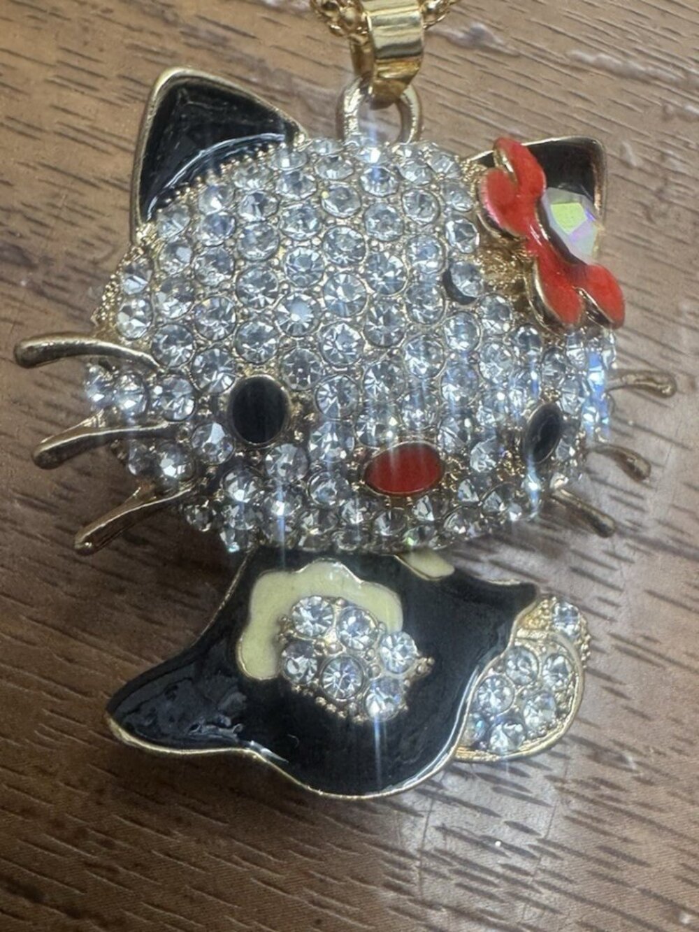 BETSEY JOHNSON HELLO KITTY NECKLACE NWT